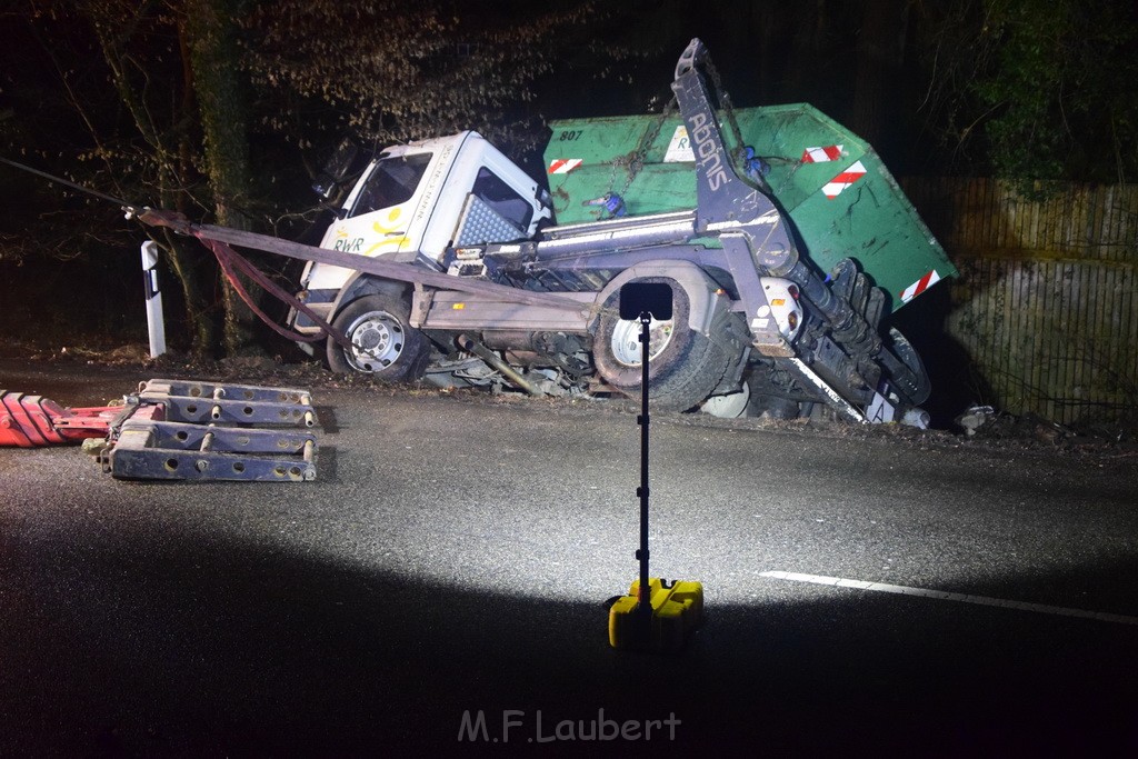 Container LKW umgestuerzt Koeln Brueck Bruecker- Dellbruecker Mauspfad P146.JPG - Miklos Laubert